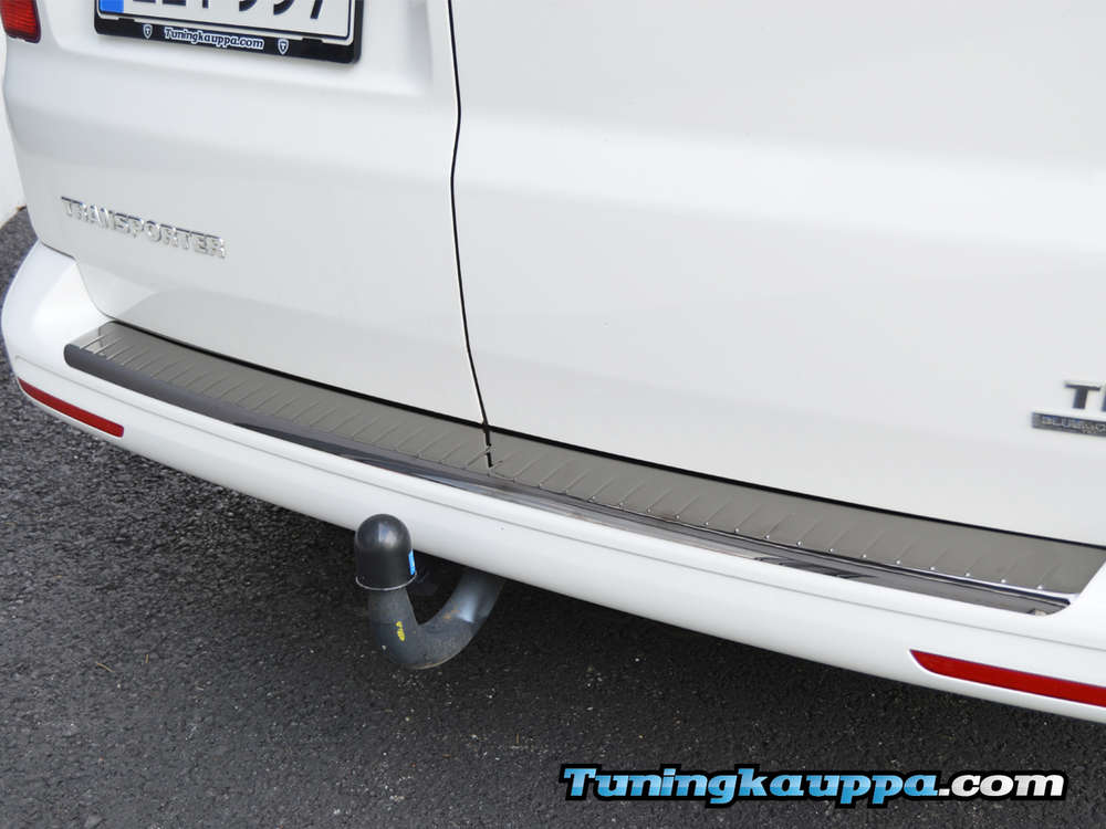 VW Transporter T5, Omtec takapuskurin suojalista (mustakromi)