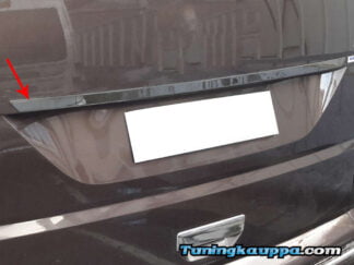 VW Transporter T6, Omtec Black Line takaluukun kromilista