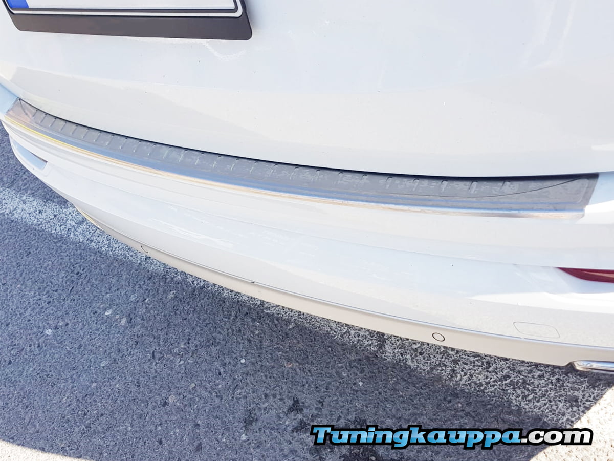 Volvo XC90, takapuskurin suojalista
