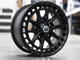 Wolfrace WOLF (kiiltävä musta) alumiinivannesarja 20″x8,5″ 5×120 et42 kr72,6 (VW Crafter, Transporter)