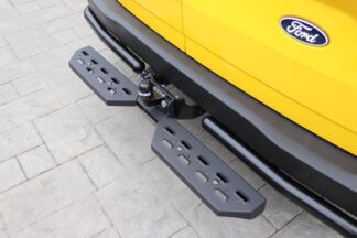 Musta askelma 2 -pulttiseen vetokoukkuun