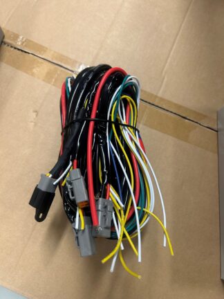 Lisävalon johtosarja Deutsch DTP -liittimillä, kolmelle valolle, 3 x 160 W, pitkä