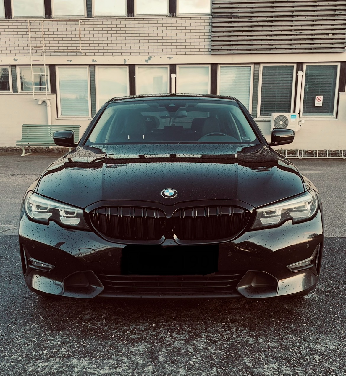 Click to view full screen BMW G20 / G21, M3-Look mustat munuaiset photo review