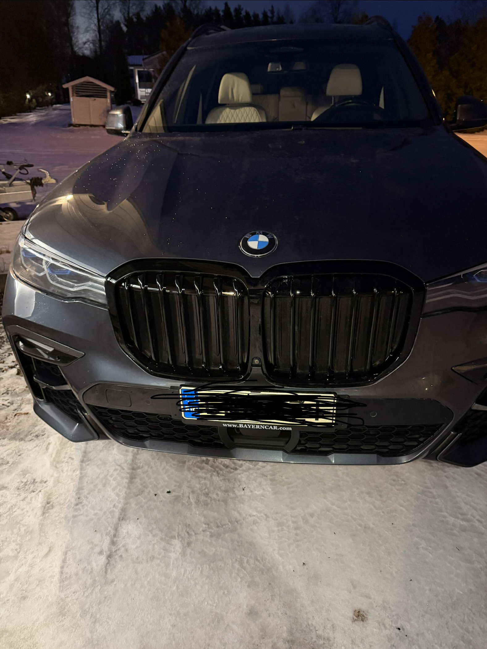 Bmw X7 G07 kiiltävän mustat M-Look munuaiset photo review