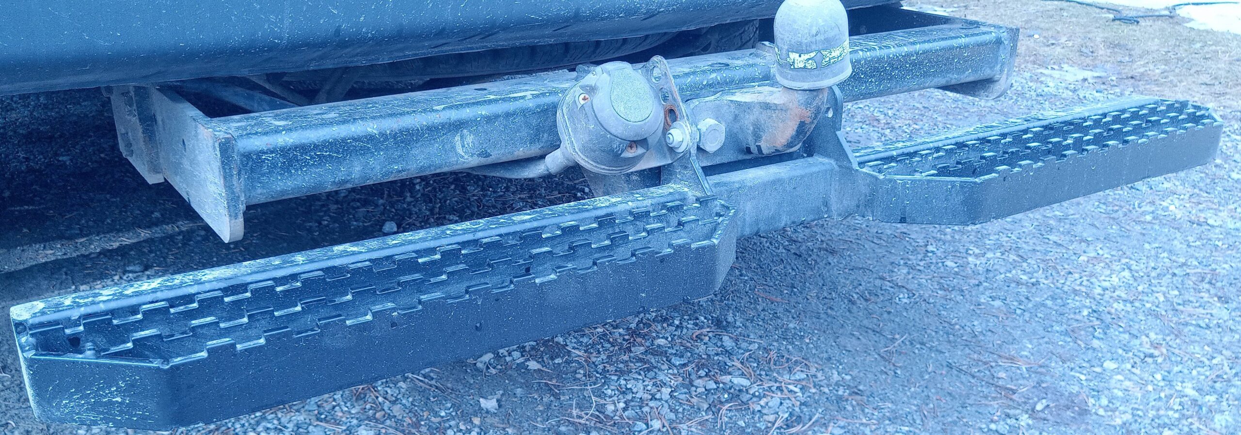 Musta askelma 2 pulttiseen vetokoukkuun (yleismalli) photo review