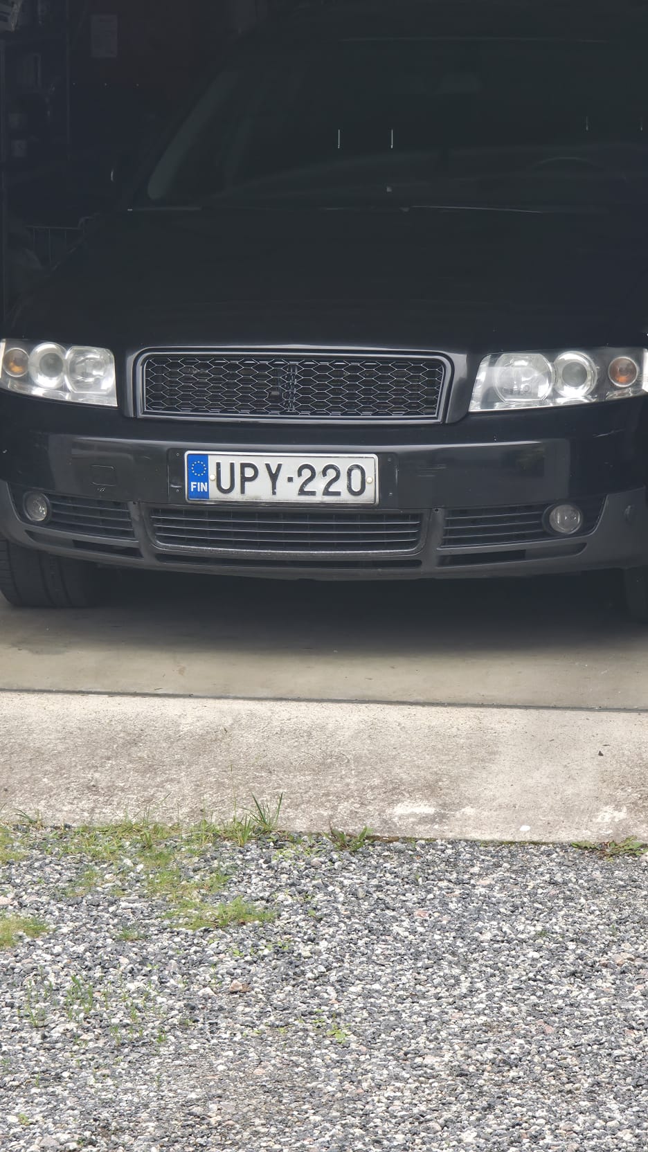 Click to view full screen Audi A4 B6 (2001-2004) RS-Look musta maski photo review